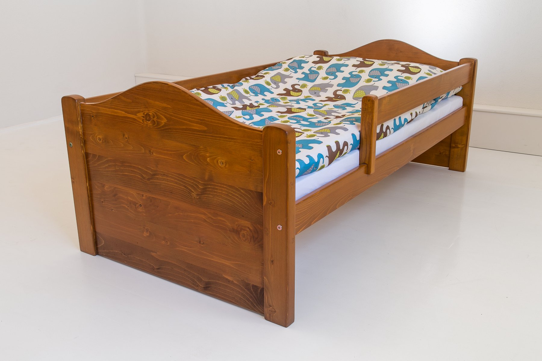 Lusti ágykeret borovi fenyőből - dió színre pácolva