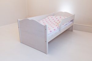 Mese ágykeret - fehér lazúrral kezelt fenyőfából