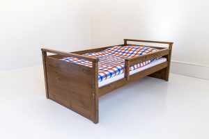 Vitéz gyerekágy dió páccal kezelt fenyőfából